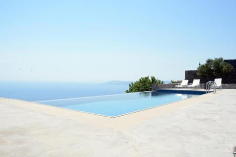 A la villa grand bleu Bed and Breakfast in Kea-Kythnos