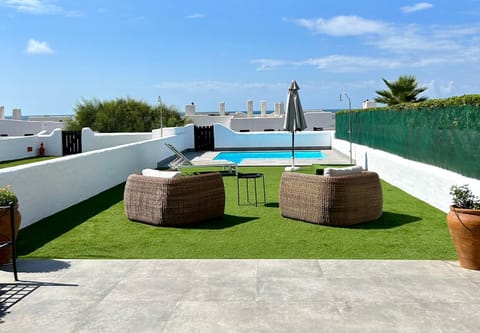 Patio, Day, Garden, Garden view, Swimming pool, sunbed