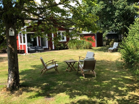 Das rote Haus hinterm Deich House in Nordfriesland