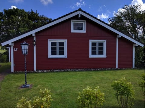 Das rote Haus hinterm Deich House in Nordfriesland