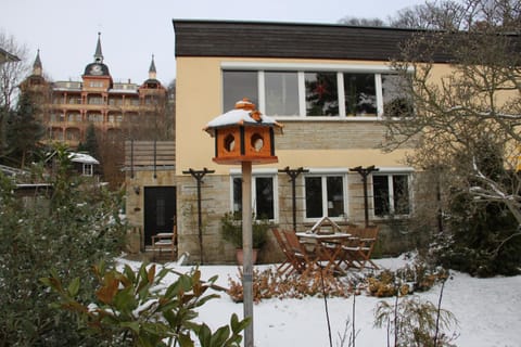 Property building, Facade/entrance, Balcony/Terrace