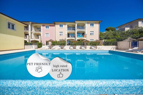 Property building, Day, Pool view, Swimming pool, sunbed