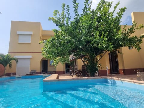 Magnifique Villa Riad avec piscine proche plage Chalet in Saly