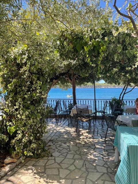 Patio, Day, Natural landscape, Dining area, Sea view