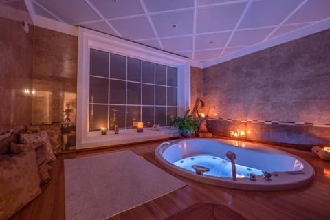 Bathroom, Spa and wellness centre/facilities