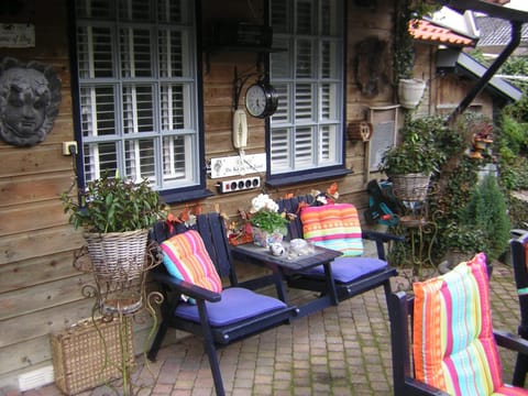 Prive tuinhuis B&B Elly Bed and Breakfast in Alkmaar