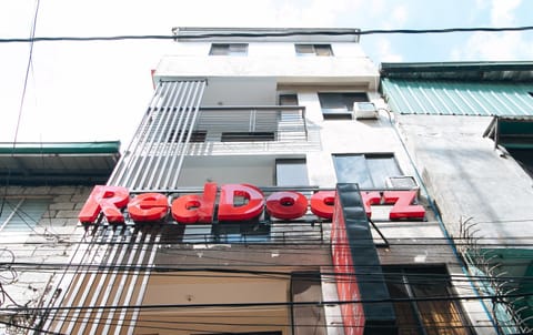 RedDoorz DBuilders Ph2 Taguig Hotel in Taguig