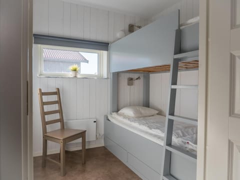 Bedroom, bunk bed