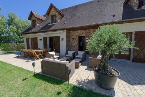 Property building, Patio, Garden, Garden, Garden view, Internal: Not applicable to any particular room