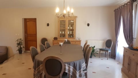 Le Clos Magedon Bed and Breakfast in Poissy