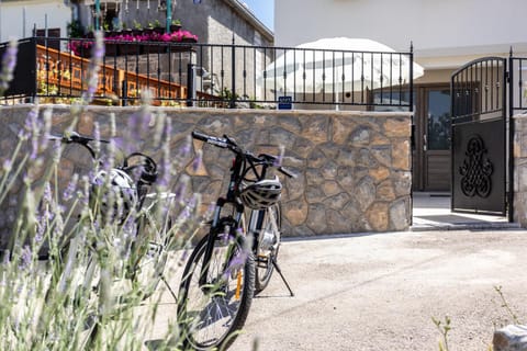 Facade/entrance, Balcony/Terrace, Cycling