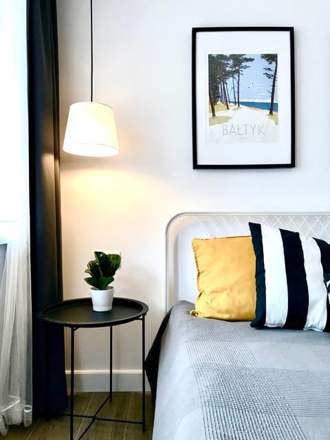 Bed, Seating area, Bedroom