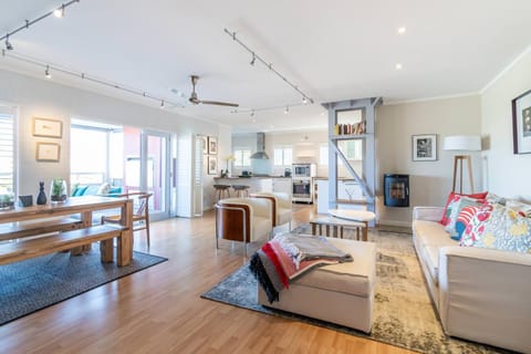 Trendy Get-Away On The Canals Condominio in Knysna