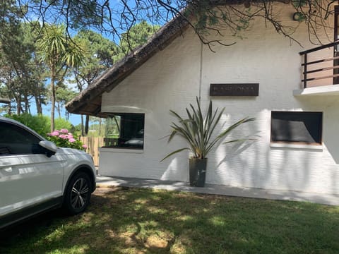 Property building, Facade/entrance, Parking