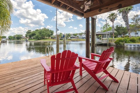 Splashing Dolphins, 3 Bedrooms, Private Pool, Pet Friendly, WiFi, Sleeps 9 House in Palm Coast