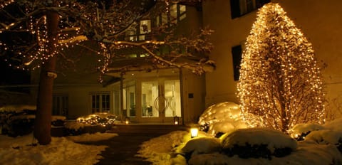 Property building, Patio, Facade/entrance, Winter, Garden