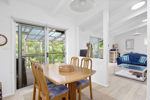 Hidden Oasis Pet Friendly In Anna Bay Haus in Anna Bay