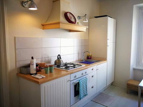 Kitchen or kitchenette, pet friendly, stove