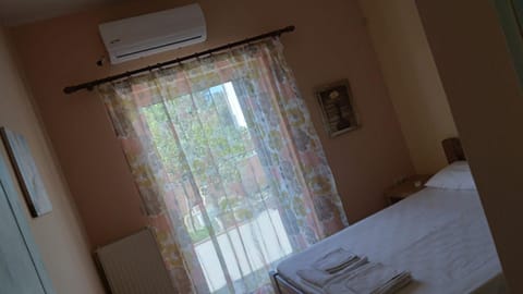 Bed, Photo of the whole room, Bedroom, air conditioner