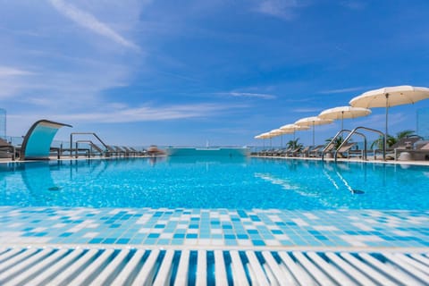 Day, Natural landscape, Pool view, Swimming pool, sunbed