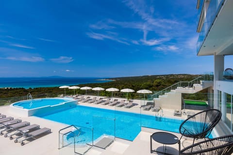 Day, Natural landscape, Balcony/Terrace, Pool view, Sea view, Swimming pool, sunbed