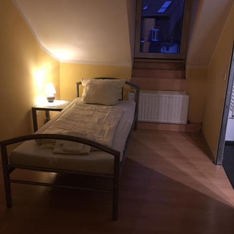 Doppelbettzimmer mit Bad Eigentumswohnung in Kaiserslautern