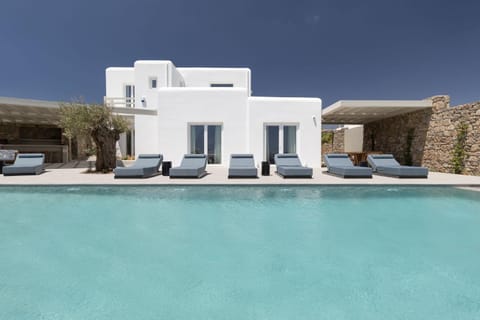 Property building, Pool view, Swimming pool, Swimming pool, sunbed