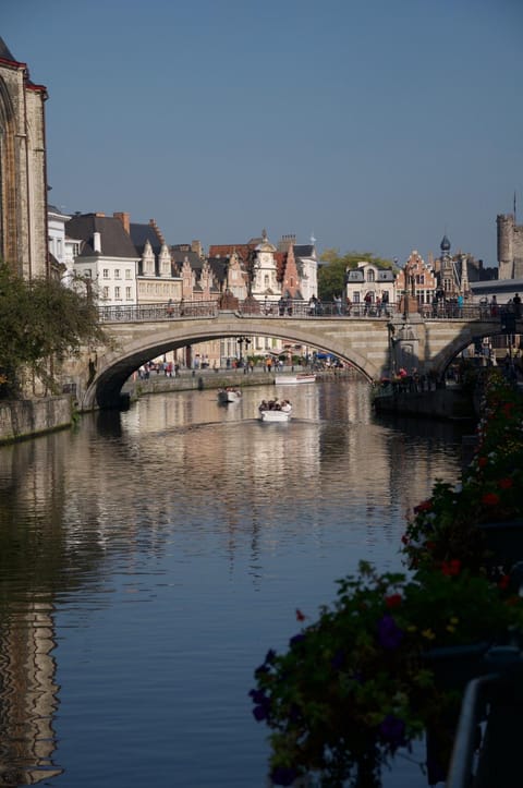 Artist's Loft & Garden Bed and Breakfast in Ghent