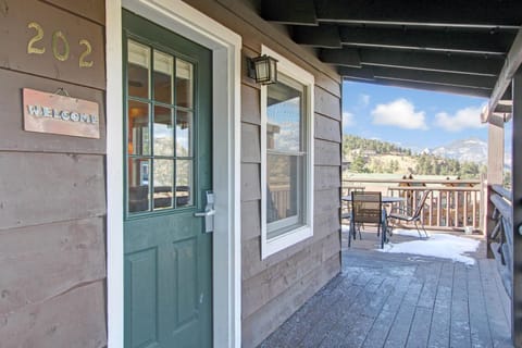 Patio, Facade/entrance, Balcony/Terrace