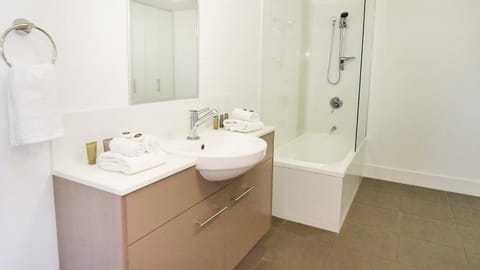 Oaks Townsville Gateway Suites Apartment hotel in Townsville
