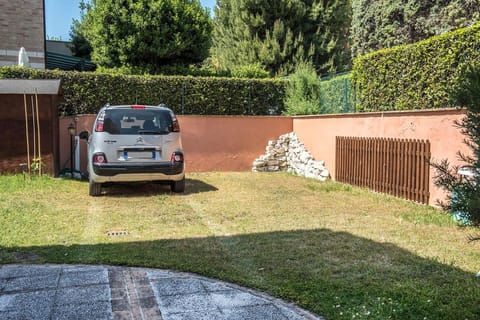 N011 - Numana, nuovo bilocale con giardino Appartamento in Sirolo