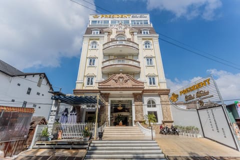 Property building, Day, Landmark view