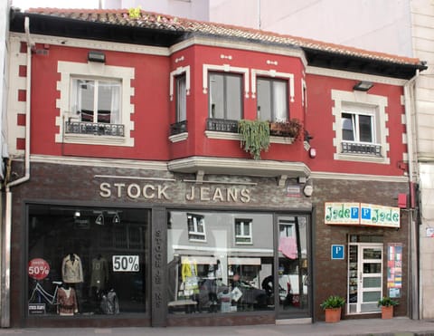 Pensión Jade Bed and Breakfast in Castro Urdiales