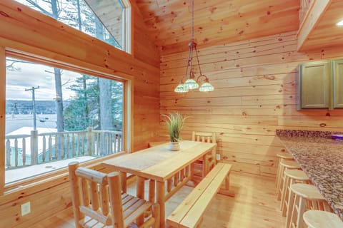 Contemporary ADK 5 Bedroom Chalet on Schroon Haus in Schroon Lake