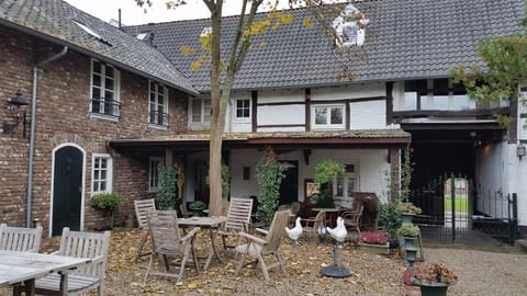 Patio, Facade/entrance