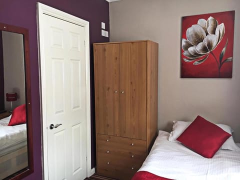 Glenmore Guesthouse Bed and Breakfast in Southampton