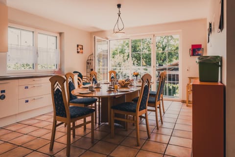 Dining area, kitchen