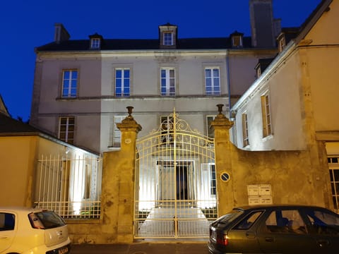 Property building, Facade/entrance, Night