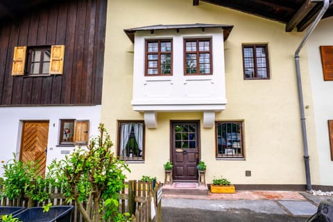 Property building, Facade/entrance, Neighbourhood