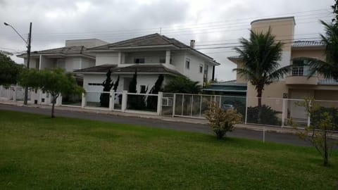 Casa com piscina na Praia dos Ingleses em Florianopolis - 5 dormitórios House in Florianopolis