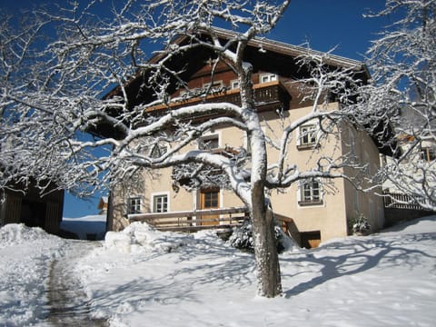 Facade/entrance, Winter