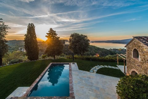 Lake view, Swimming pool