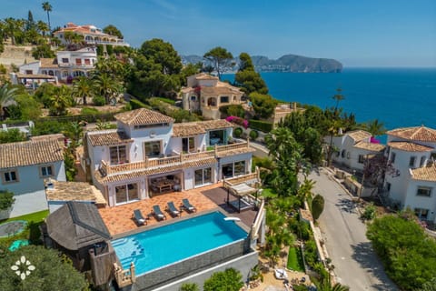 Property building, Nearby landmark, Day, Natural landscape, Bird's eye view, City view, Mountain view, Pool view, Sea view, Swimming pool, sunbed