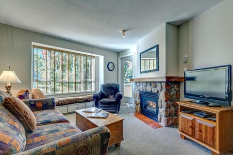 Town Plaza Suites by Golden Dreams Bed and Breakfast in Whistler