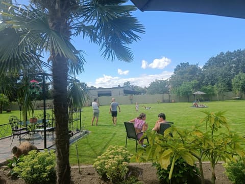 Day, People, Garden, Garden view, group of guests