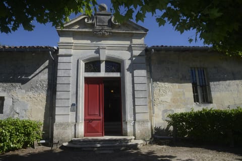 Château Rosemont - Grande maison familiale campagne dans le Médoc avec piscine et tennis à 15 mn Bordeaux House in Nouvelle-Aquitaine