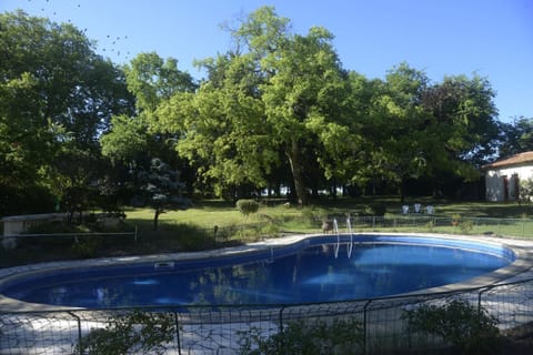 Château Rosemont - Grande maison familiale campagne dans le Médoc avec piscine et tennis à 15 mn Bordeaux House in Nouvelle-Aquitaine