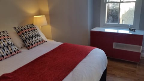 Trendy 2 Bedroom apartment in vibrant Shoreditch, central London zone 1 free WiFi - sleeps 4+2 Apartamento in London Borough of Islington