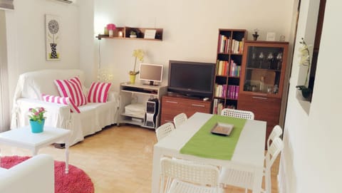 Central Apartment in Valencia with WIFI + Parking. Apartment in Valencia