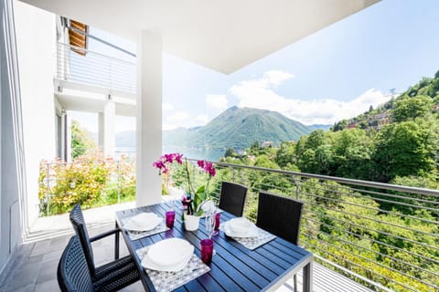 Balcony/Terrace, Lake view, Mountain view